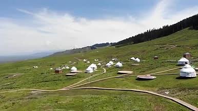 新疆伊犁喀拉峻草原上航拍A2视频的预览图